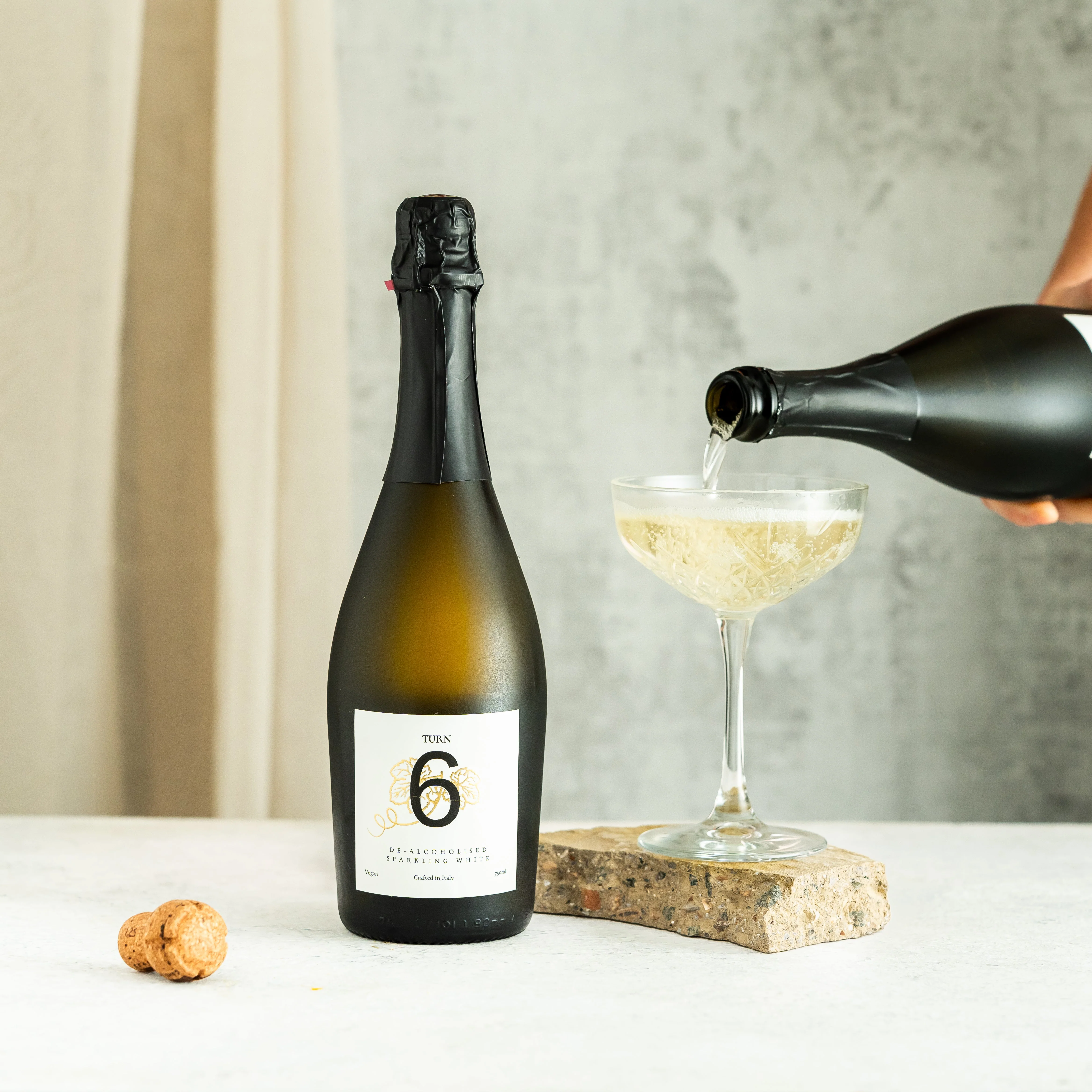 Alcohol-Free Sparkling White Wine - Image 5